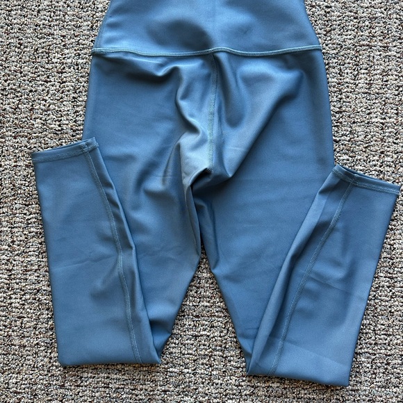 ALO Yoga 7/8 High-Waist Airlift Legging - Picture 4 of 5